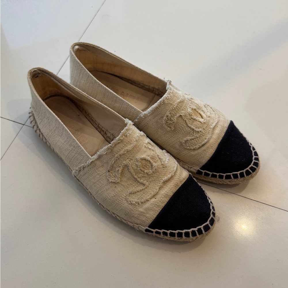 CHANEL Ivory Canvas Espadrille Flats with Black Cap Toe